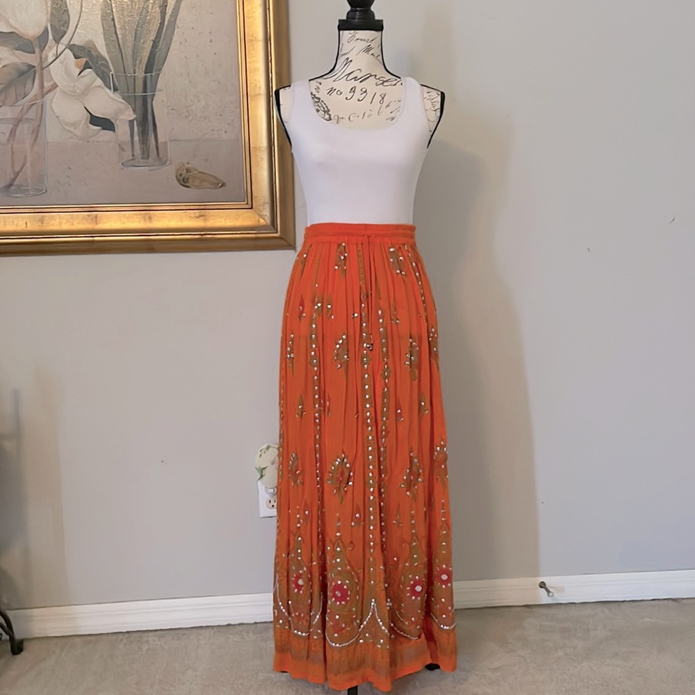 Beautiful vintage long skirt 😍☀️